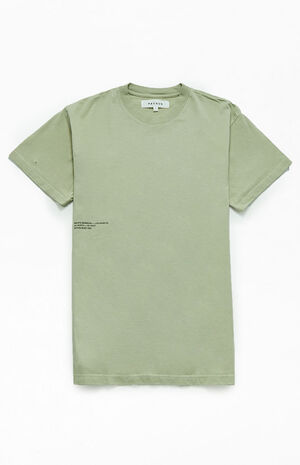 Folded-front detail — the clean chest keeps the graphic weight on the back.