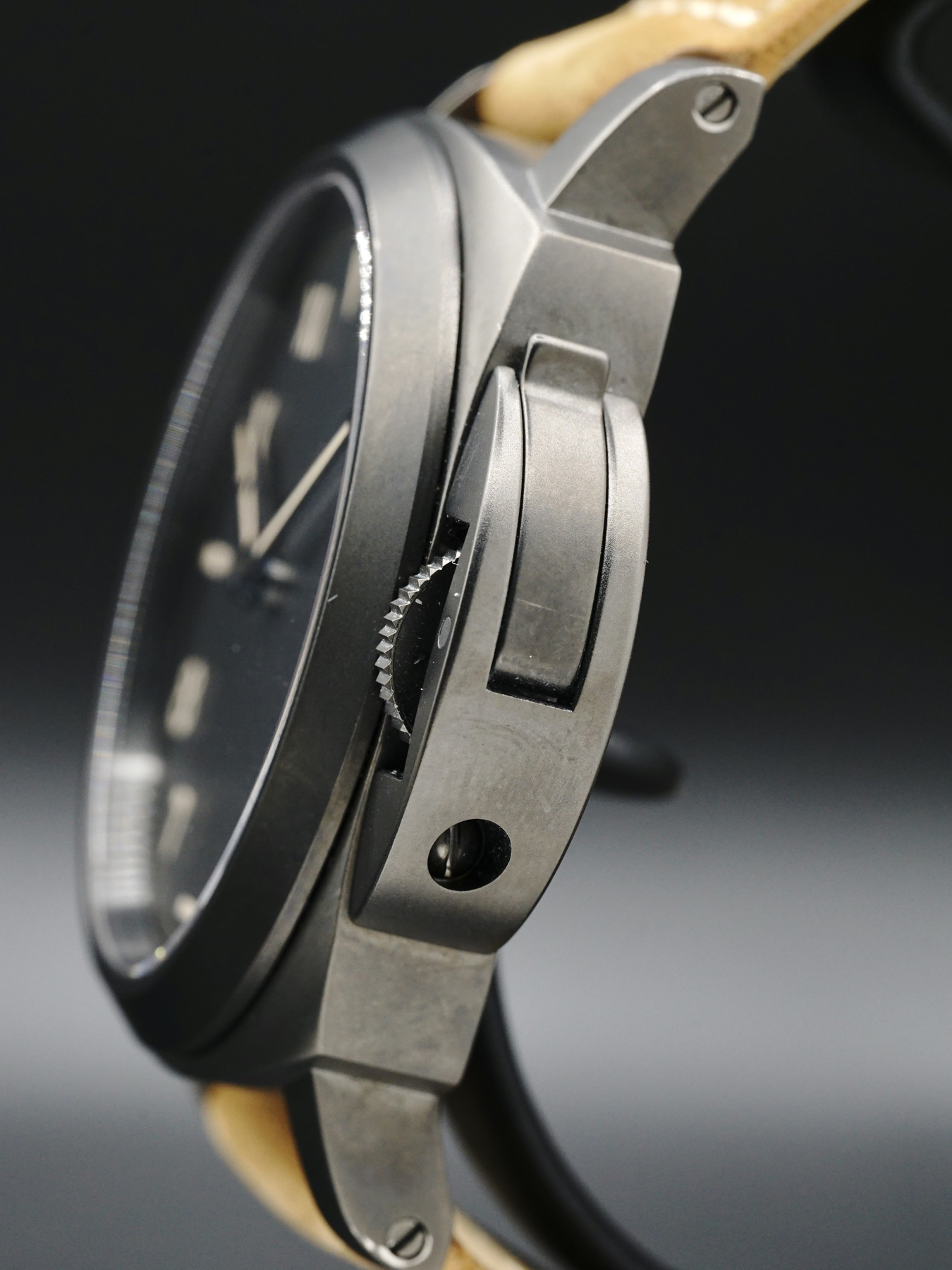 Retailer image showing the DLC/titanium treatment