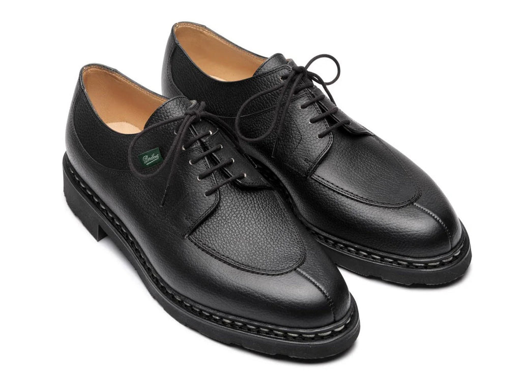 Front three-quarter view showing the split toe seam.