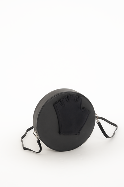 Detail view of the glove-like front handle