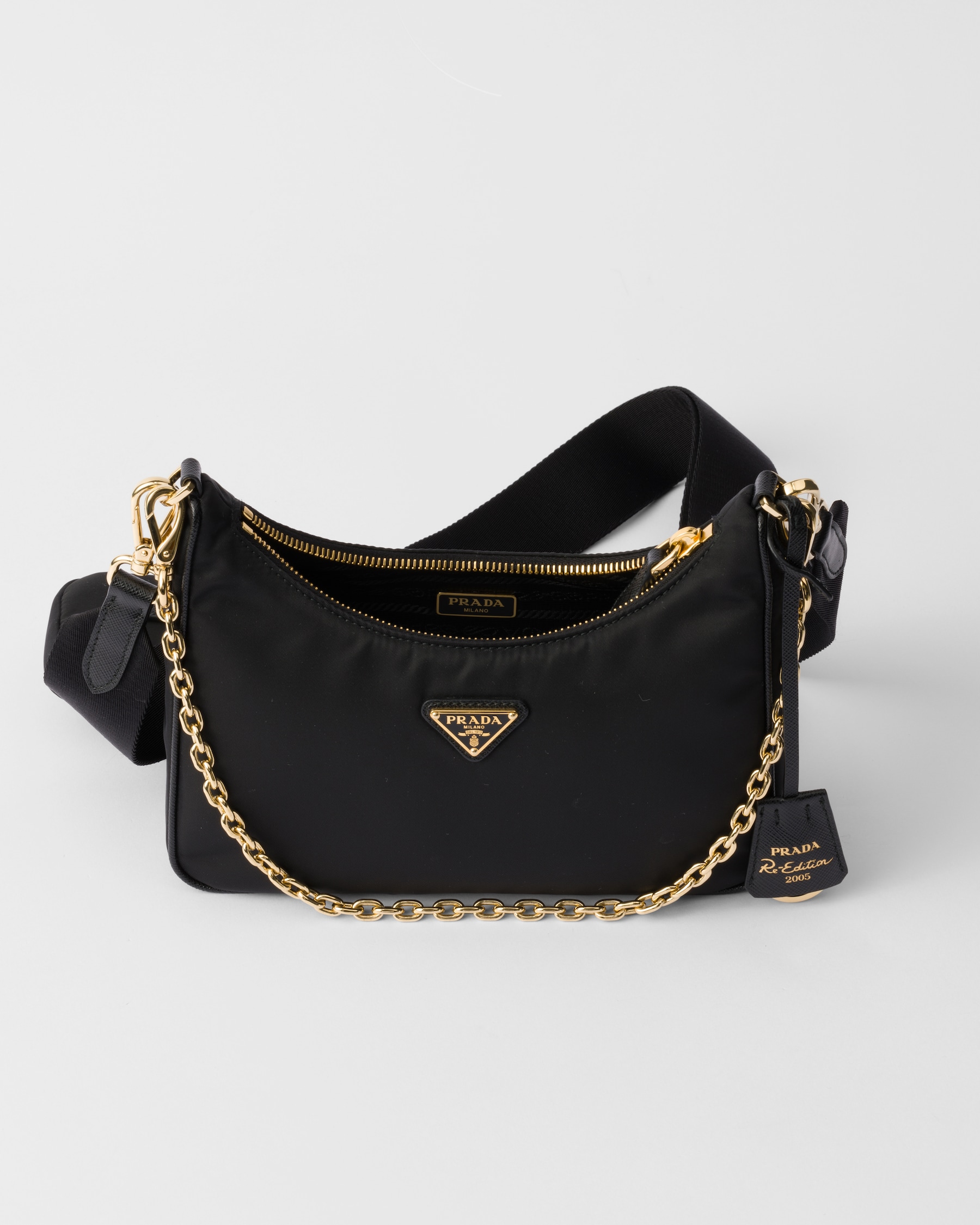 Gold-hardware set with chain handle and Re-Edition 2005 leather tag
