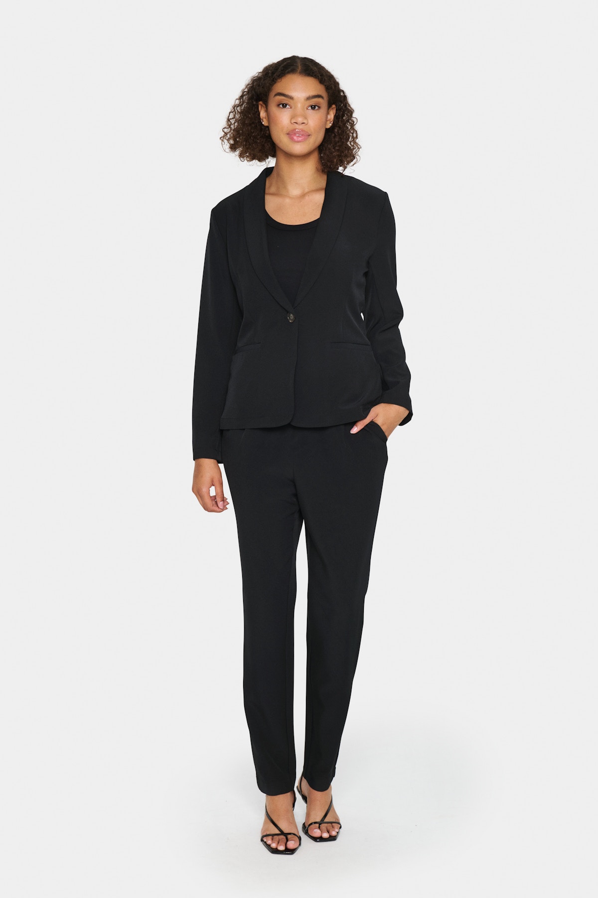 LOOKBOOK FRONT 30513196-193911