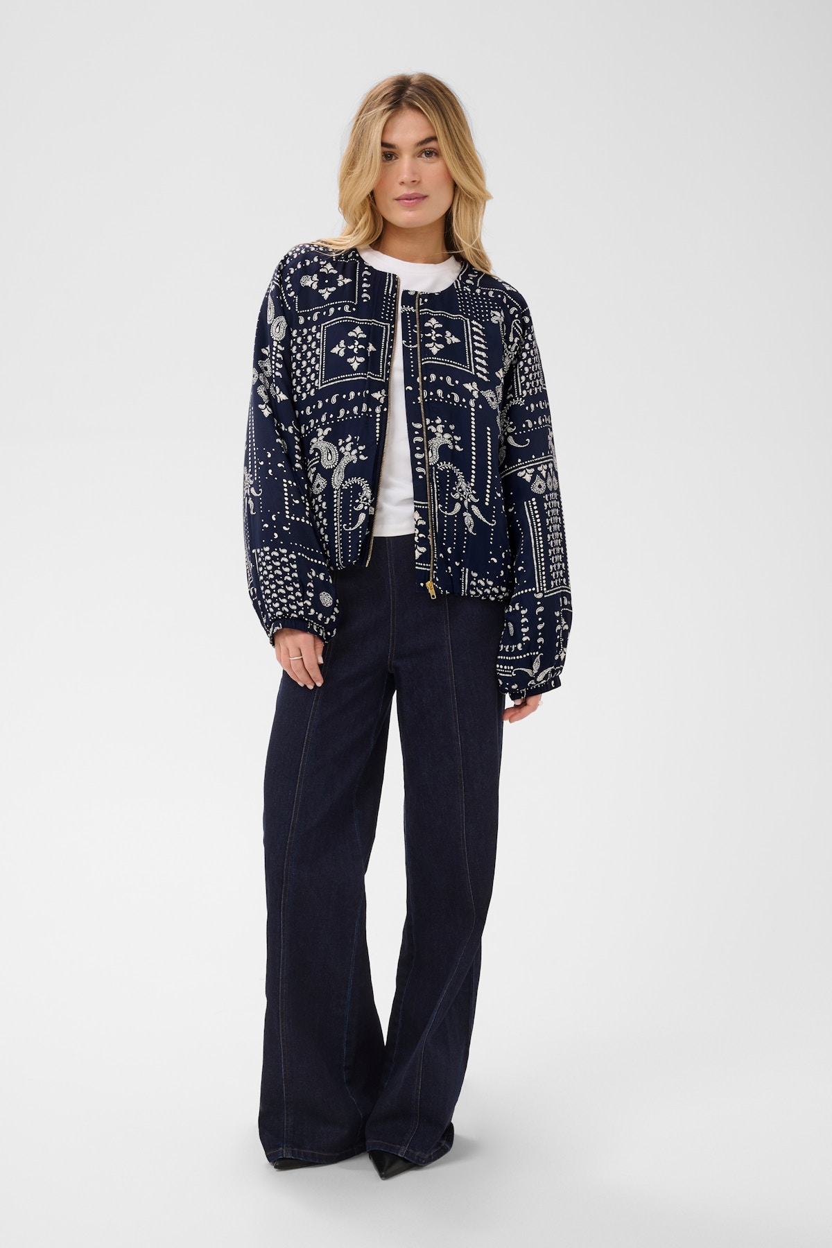 LOOKBOOK FRONT 30515277-305064