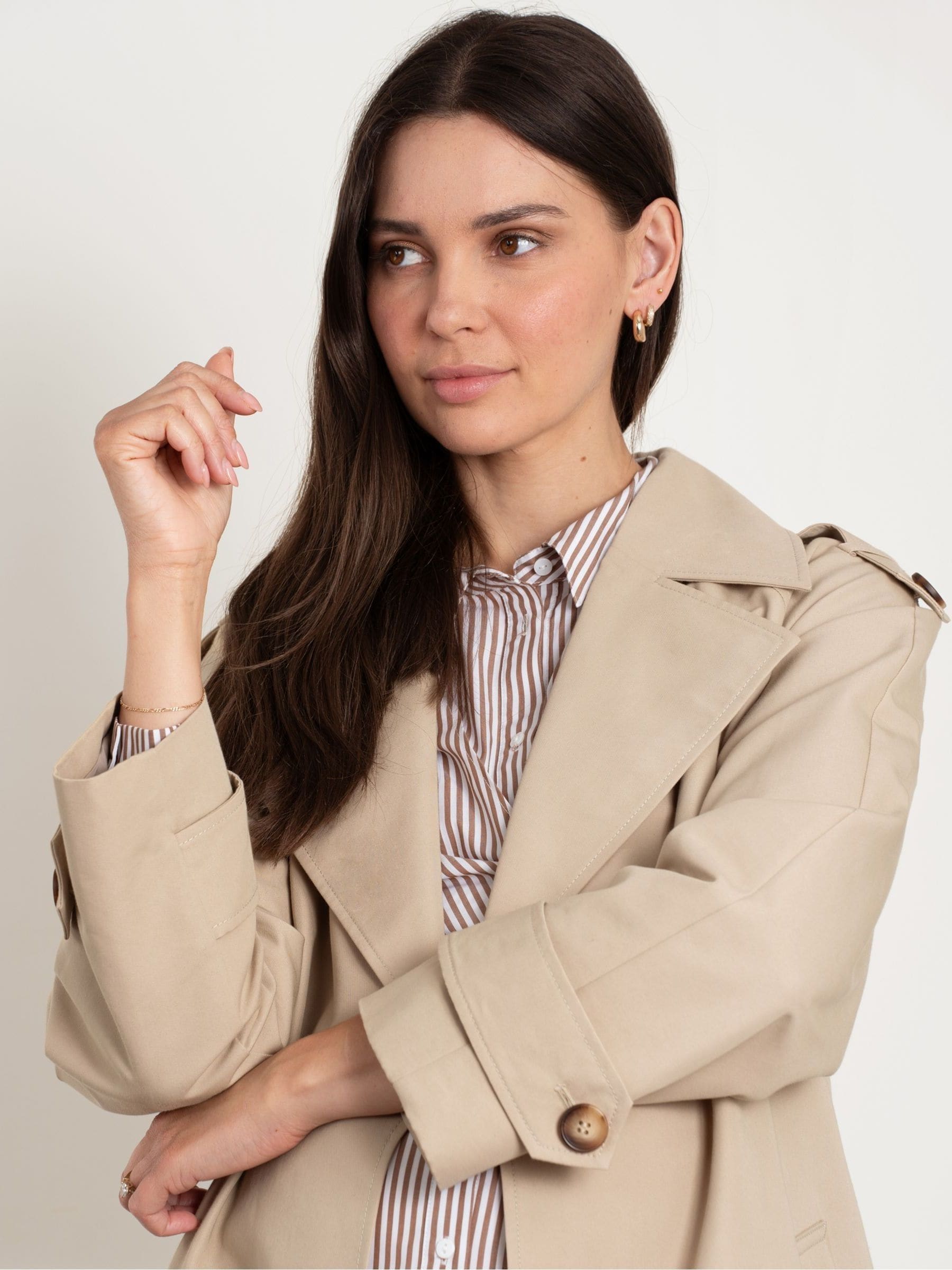 Collar and cuff detail