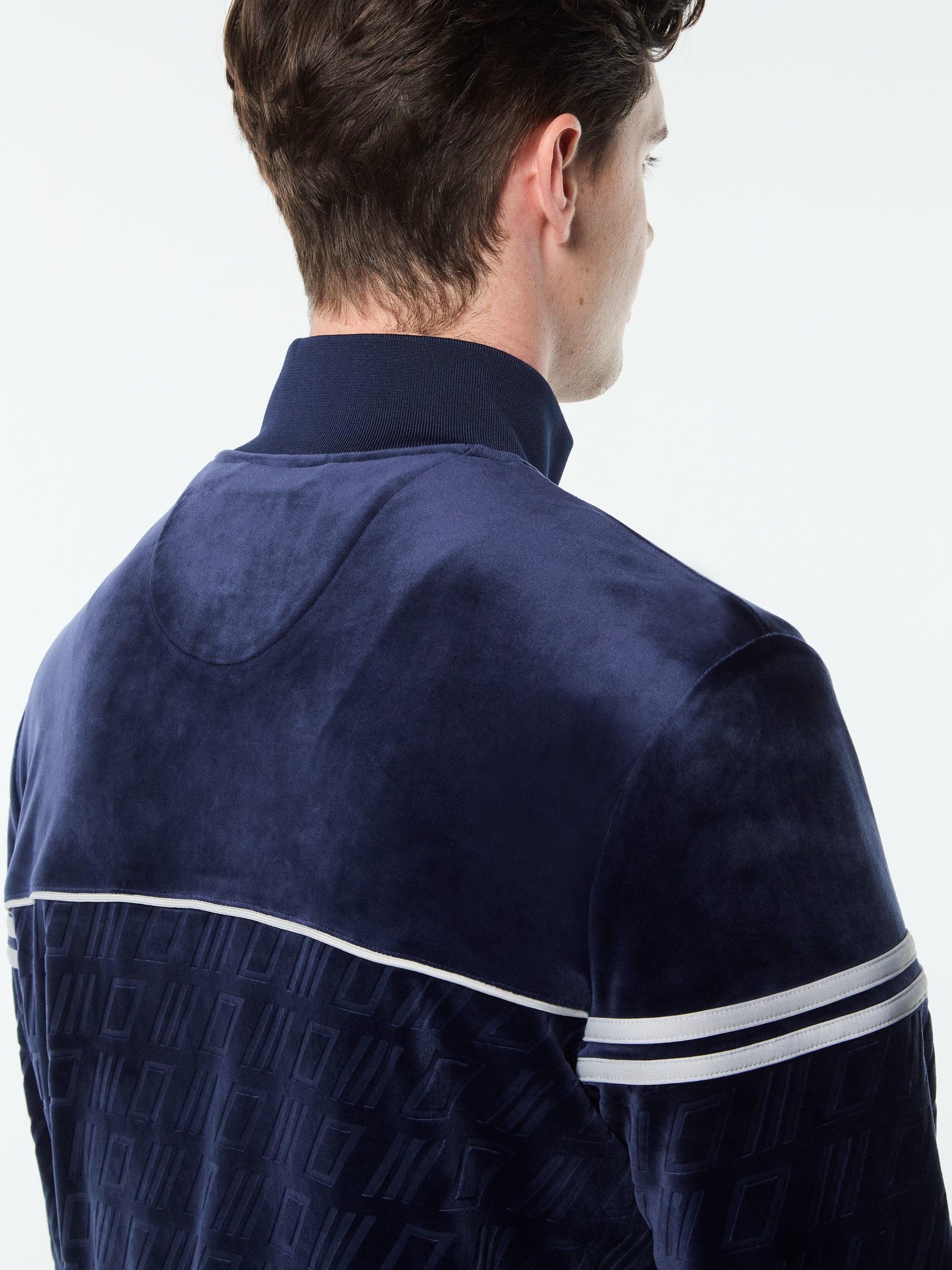 collar detail