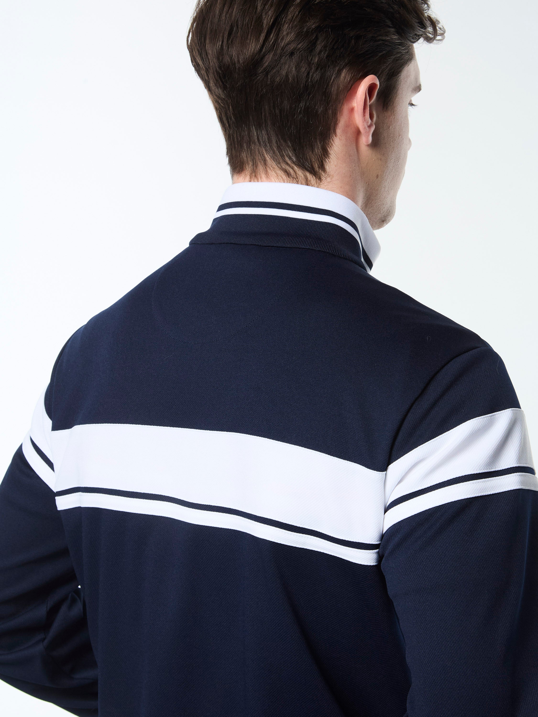 collar detail