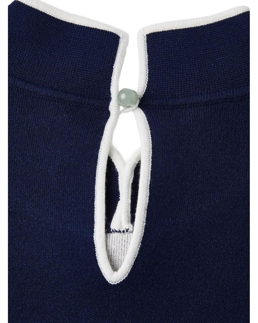 Collar and closure detail