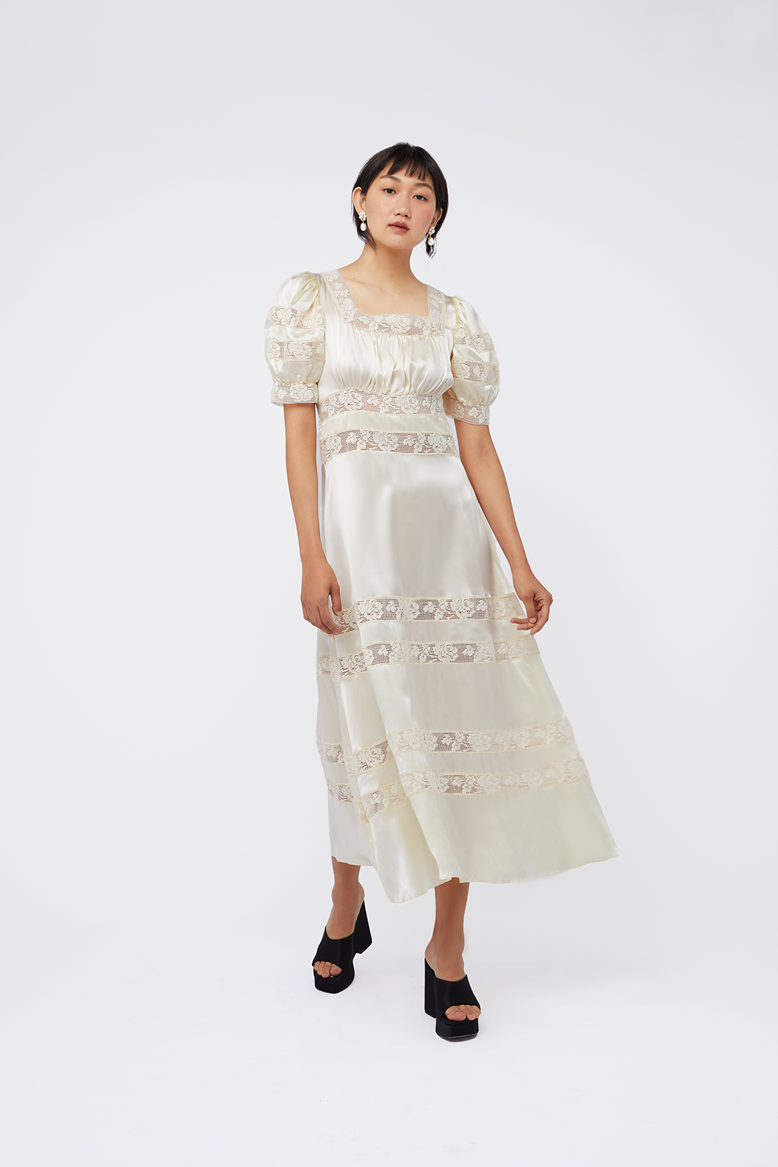 Side view of puff sleeves