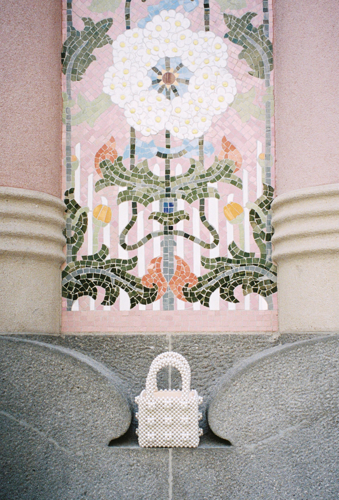 Front view with twin handles