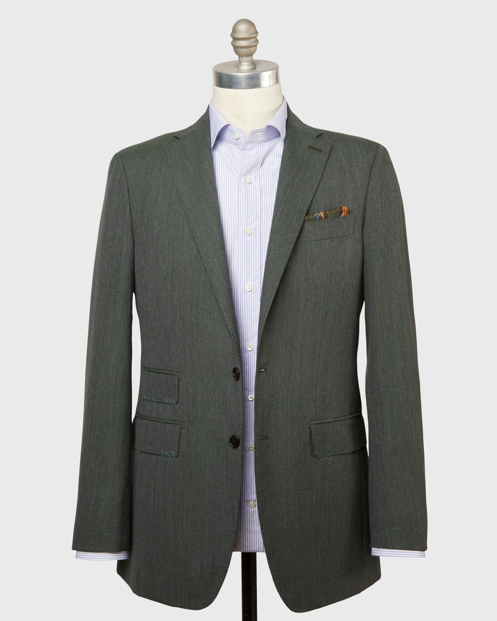 lapel and shoulder line
