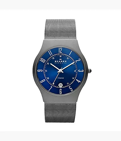 Clean dial and mesh bracelet view