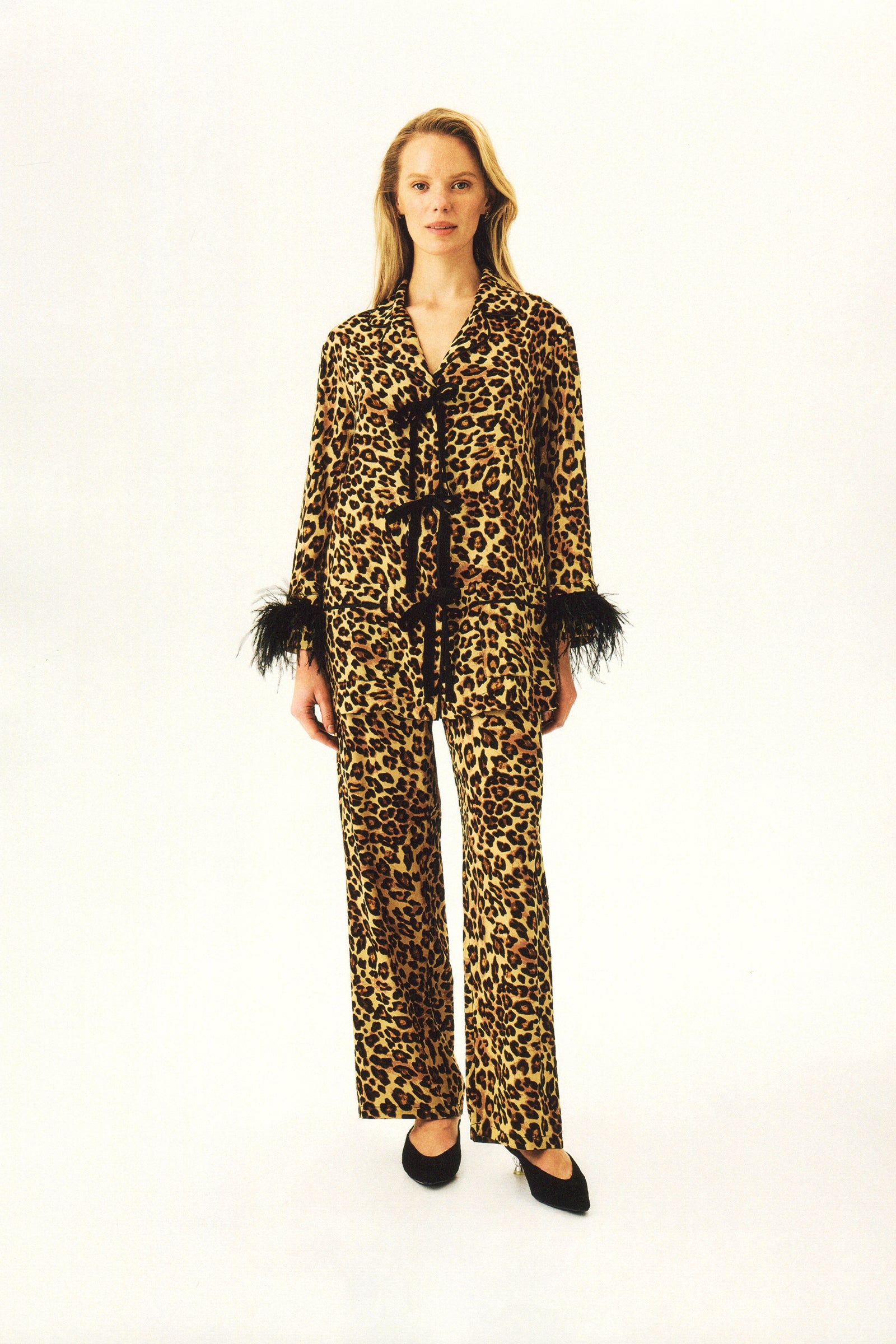 The Bow Pajamas Set with Detachable Feathers