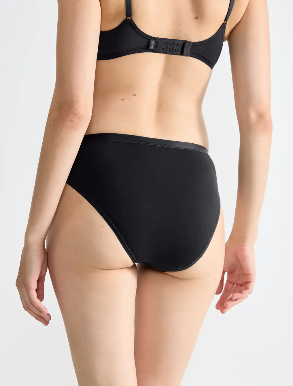 Back view with smooth cotton coverage