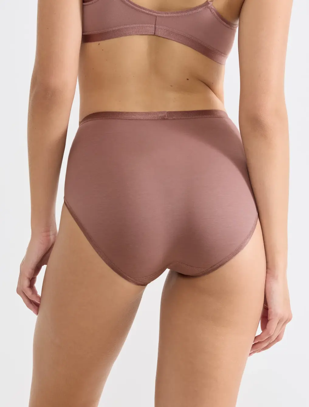 Back view showing the high-coverage Maxi cut
