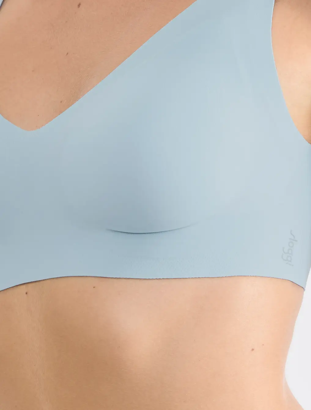 Close crop of the seamless brief edge