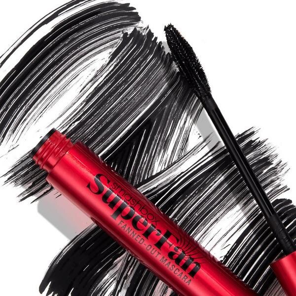mascara smear detail