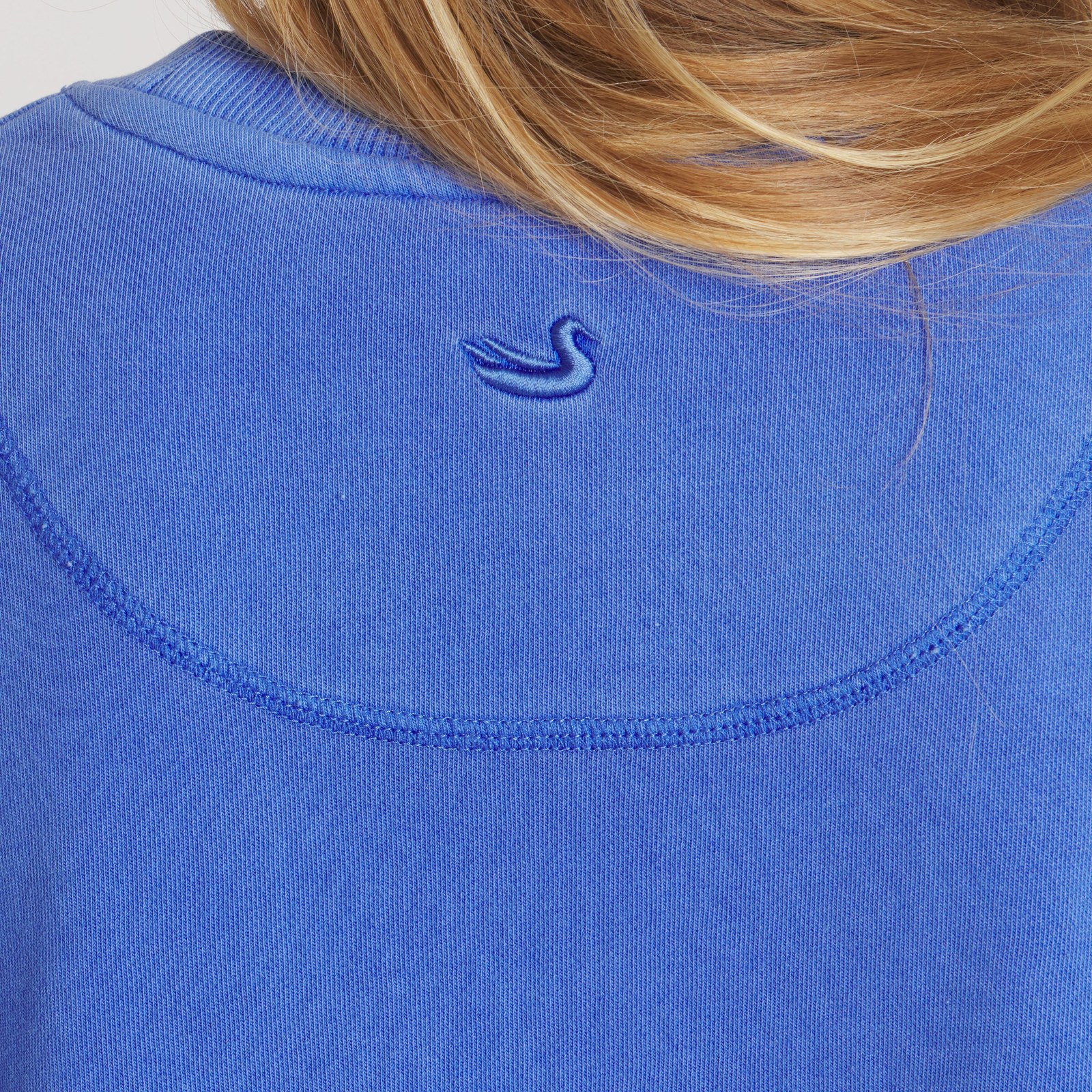 Back-collar embroidered duck detail