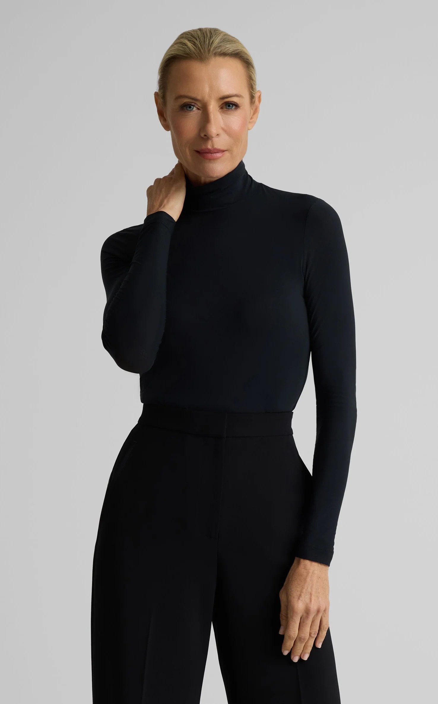 front view of the slim layering base