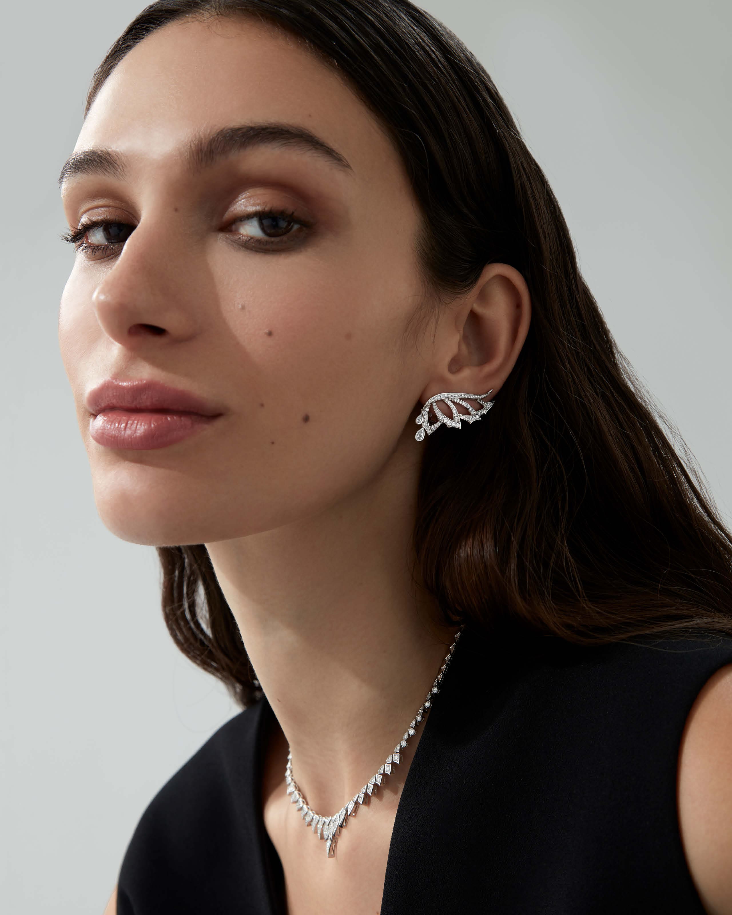 neckline styling