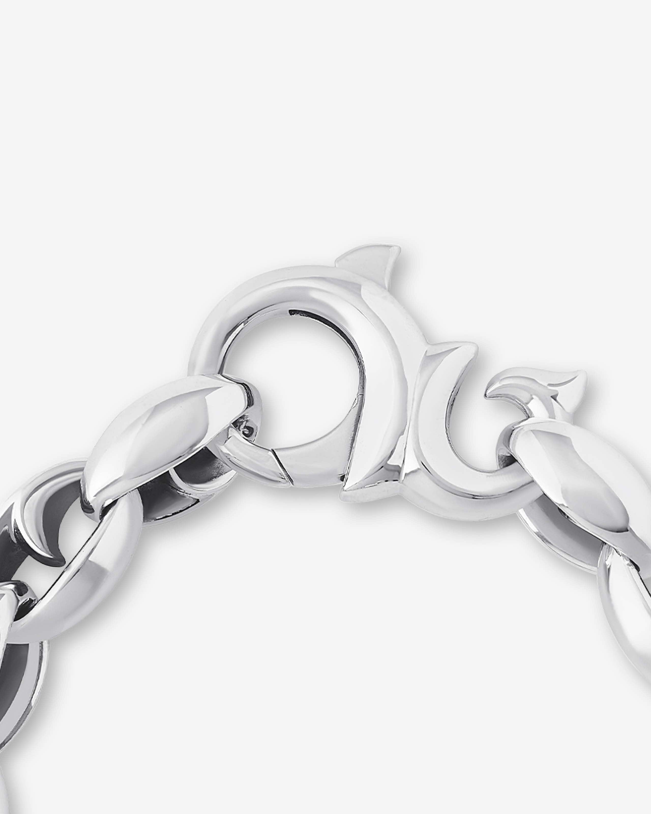 clasp detail