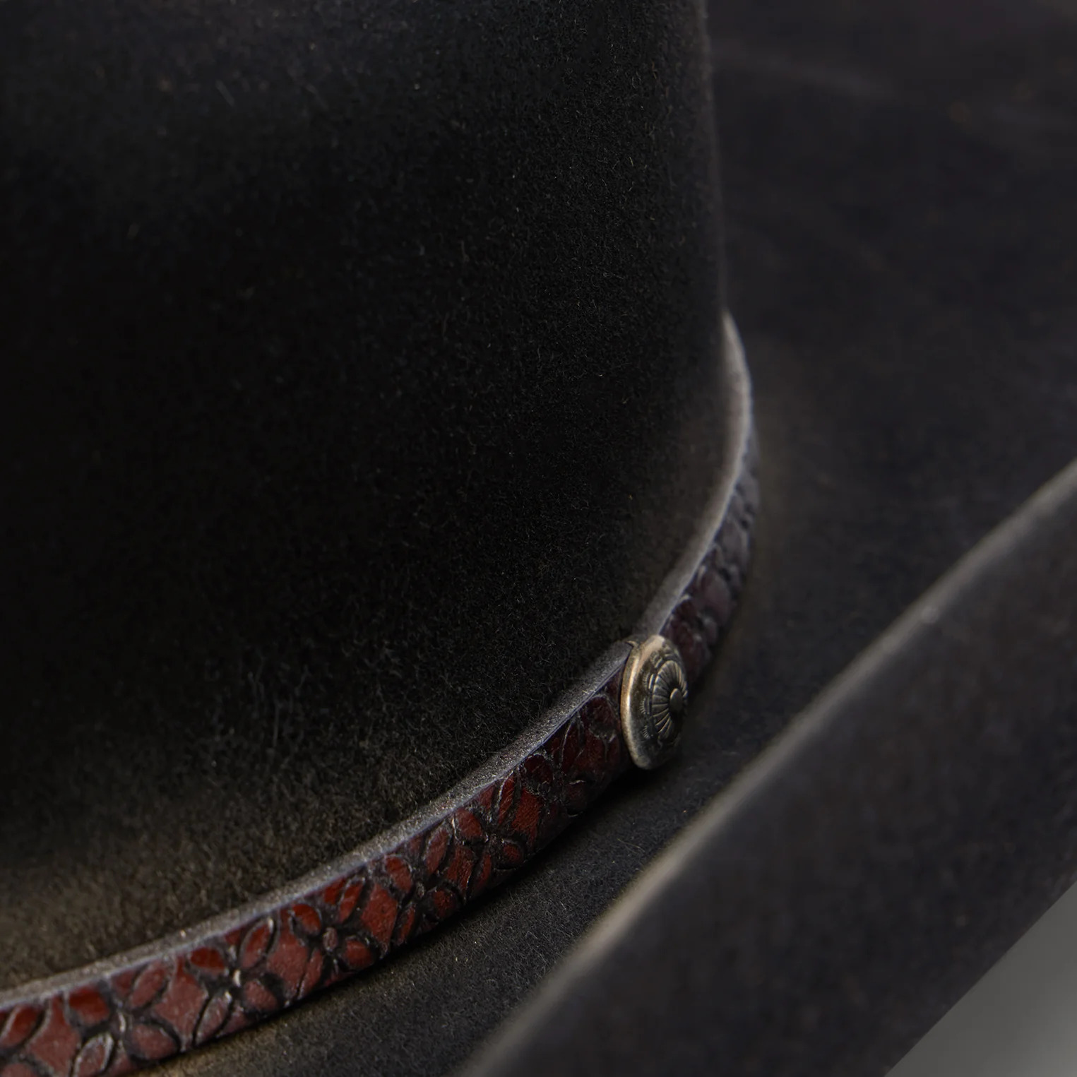 Hat-box packshot from the official product gallery