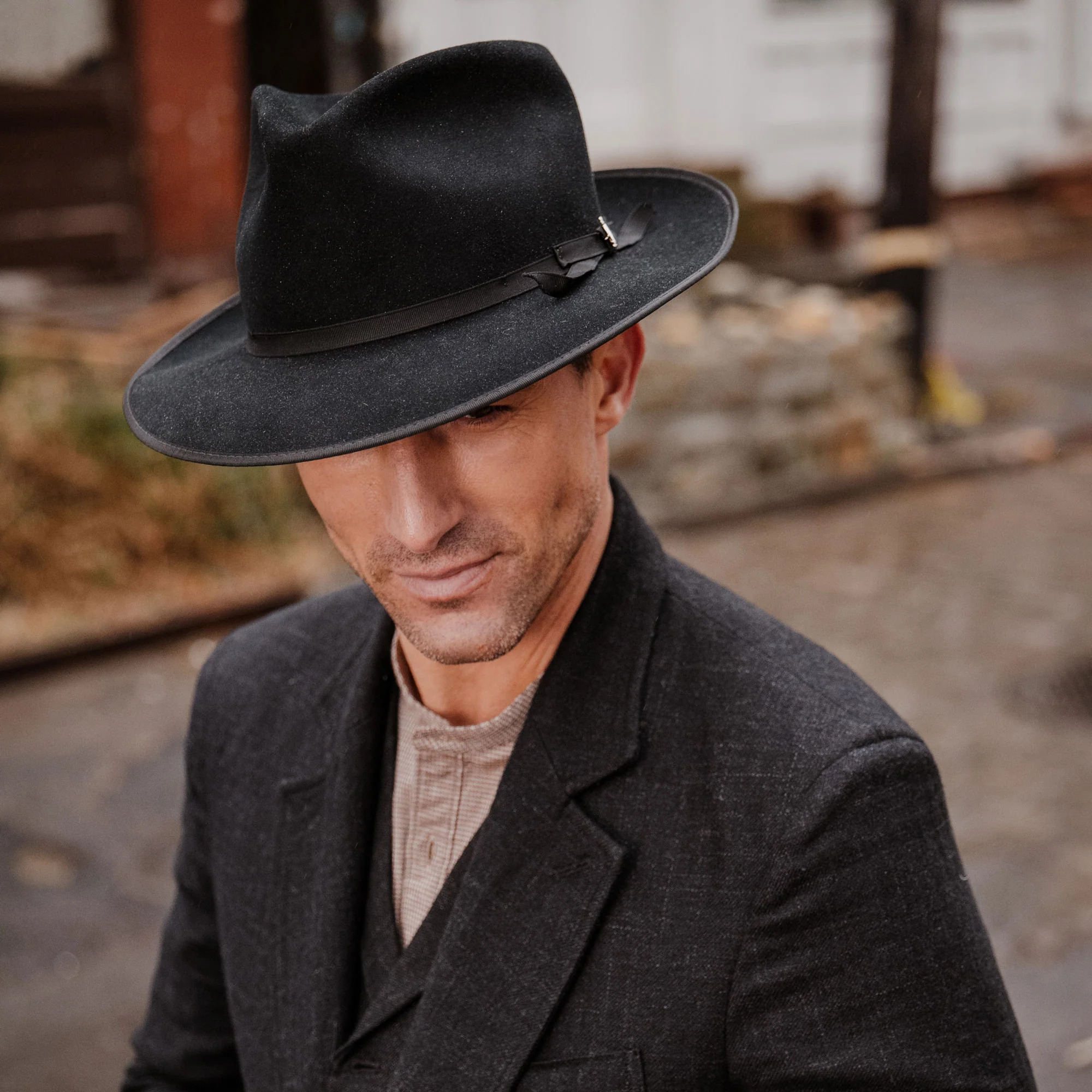 Bound-edge brim and slim grosgrain band