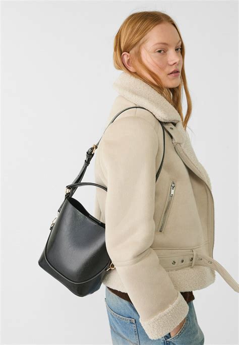 Stradivarius BUCKET WITH STRAP - Cross body bag - black - Zalando