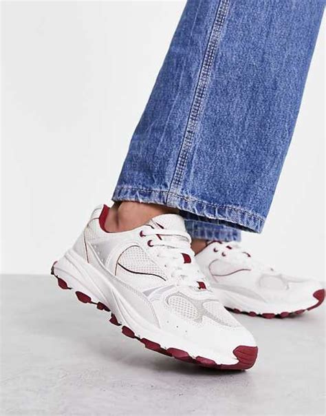 Sneakers with contrast in white