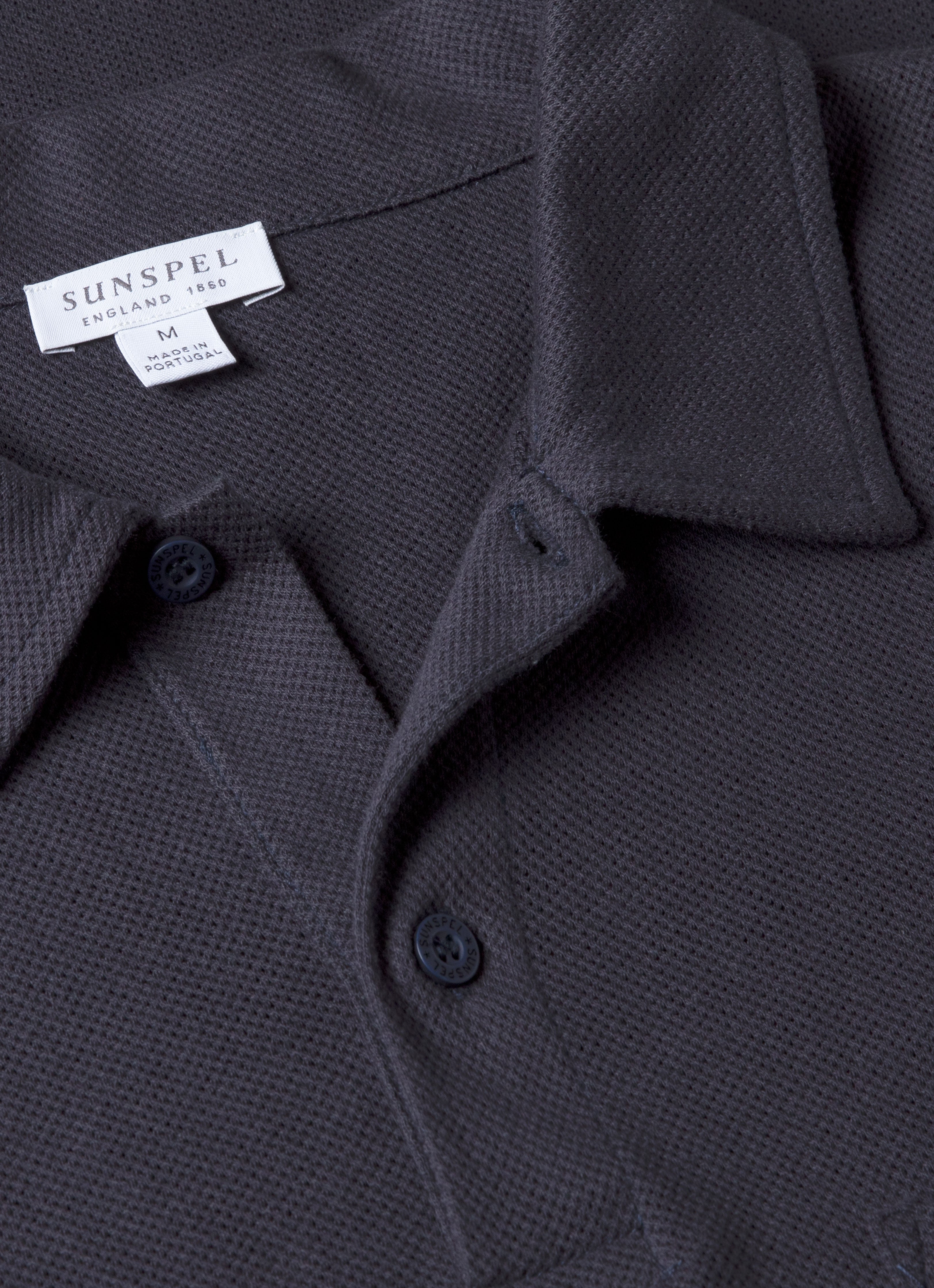 Mesh collar detail