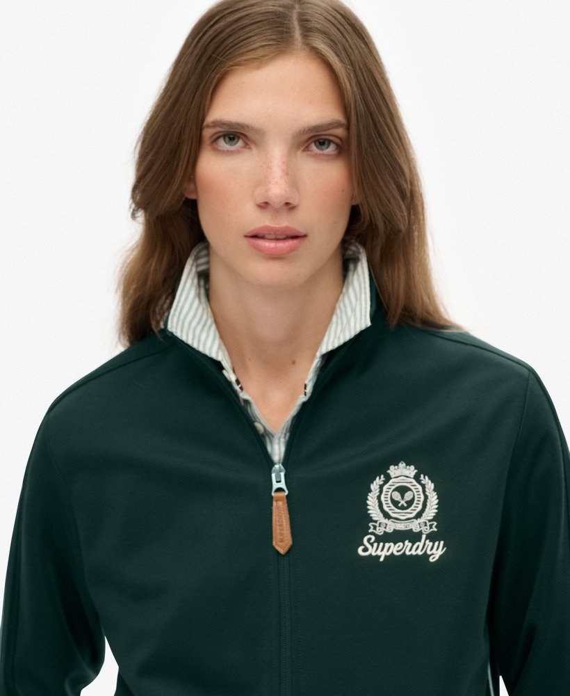 green logo detail
