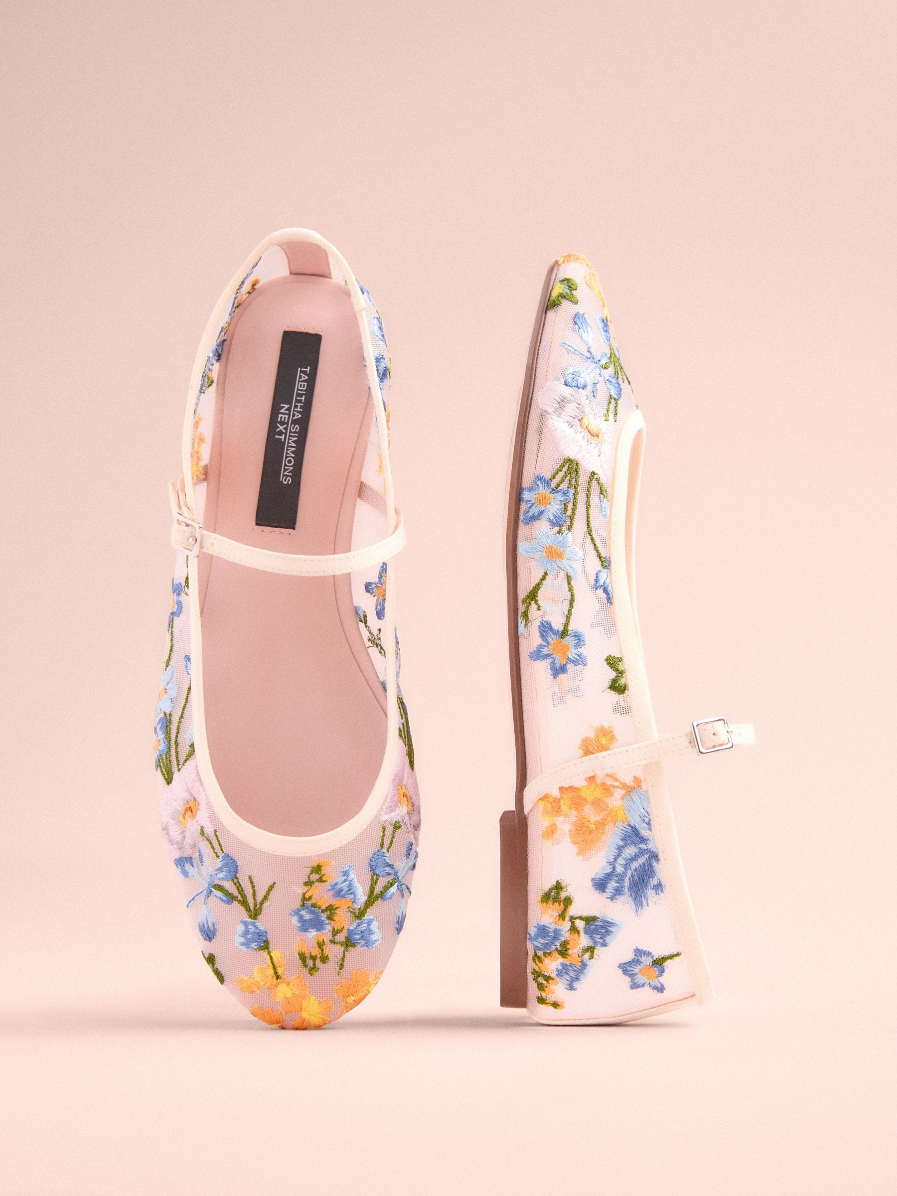 pair with scarf detail