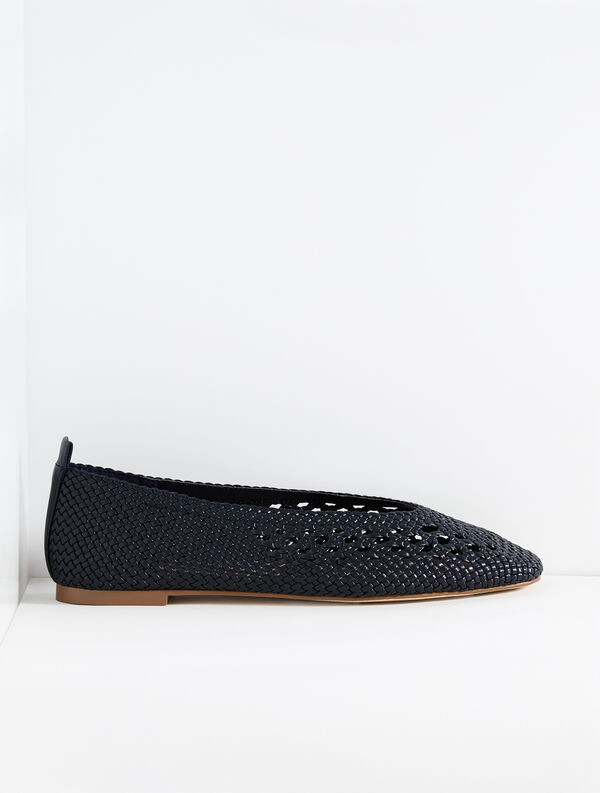 alternate woven flat view