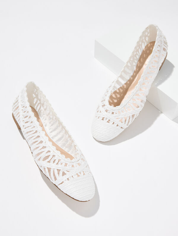white raffia flat