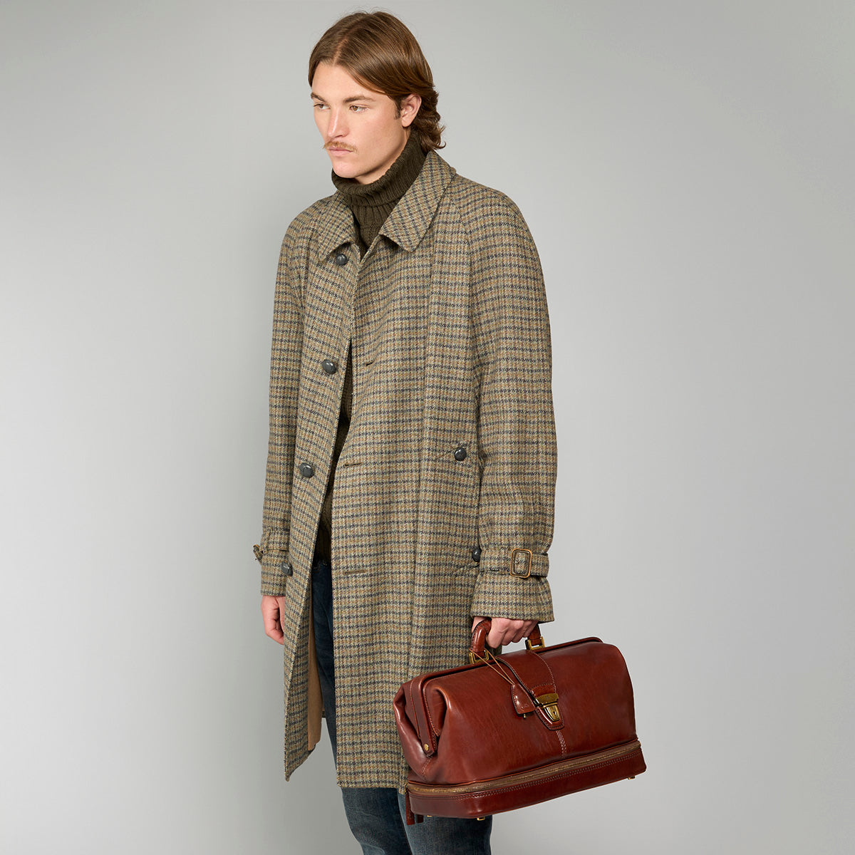 Side profile from the official product gallery
