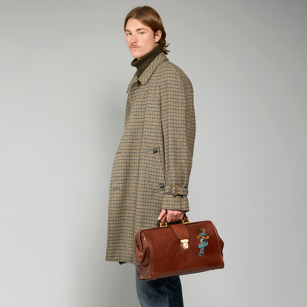 Colour-family view from the official product gallery