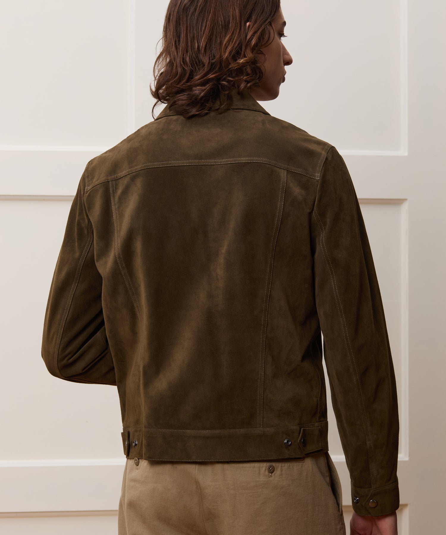 Collar and shoulder detail