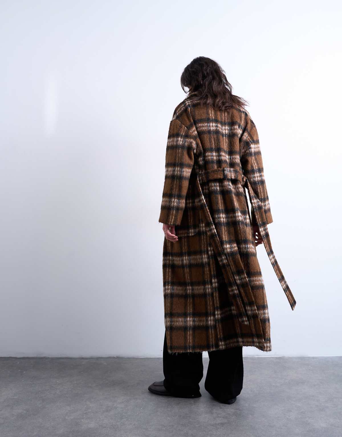 Back view showing the longline cut
