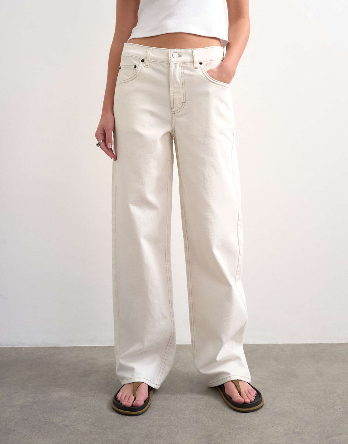 Front view with the relaxed straight leg