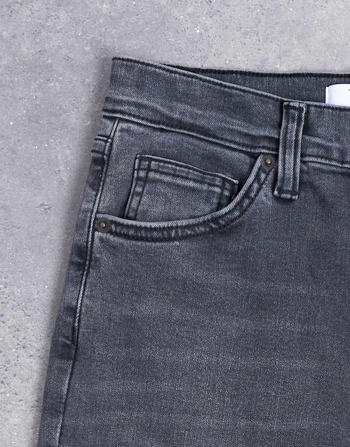 Pocket and waistband close-up