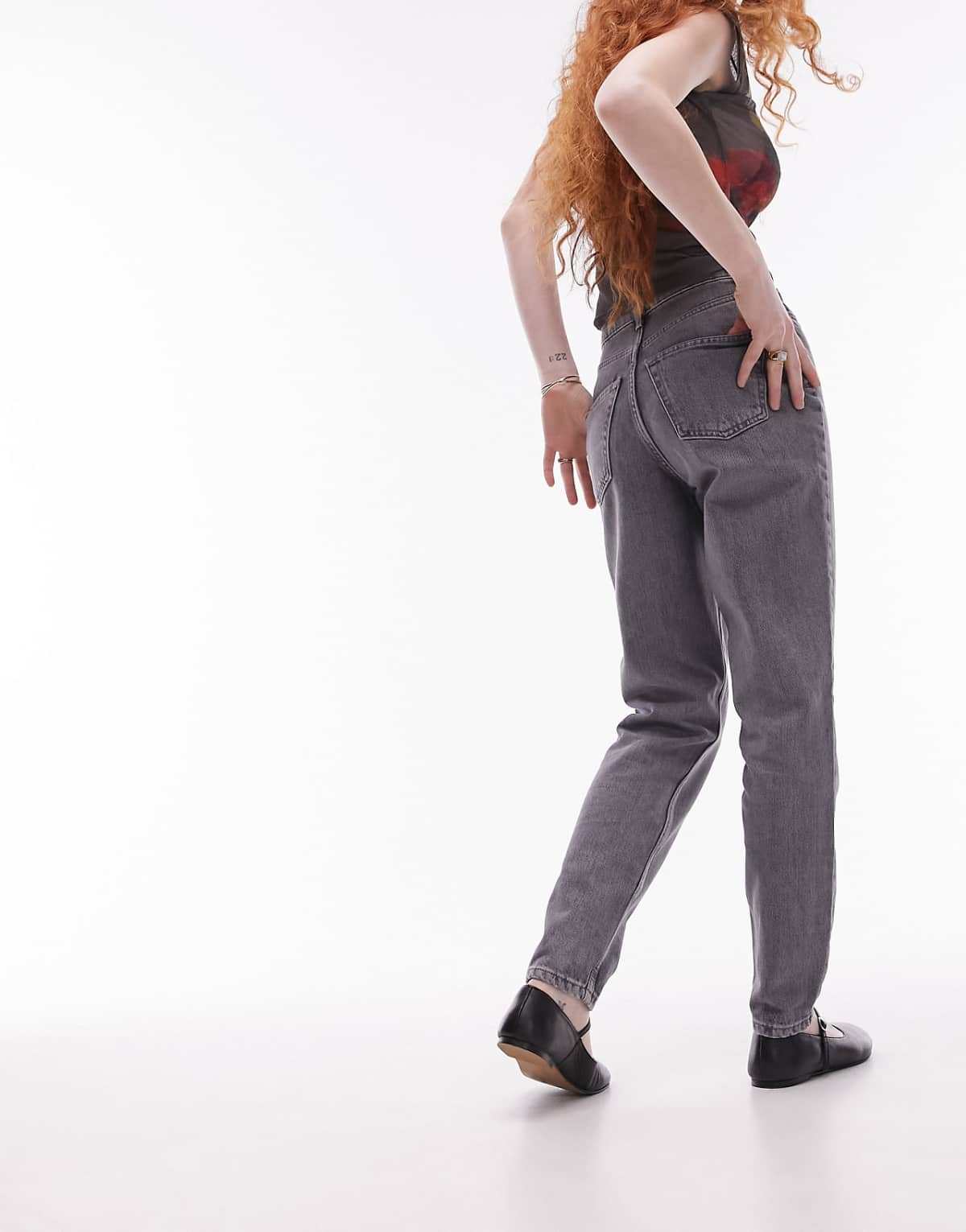 Rear view of the tapered leg