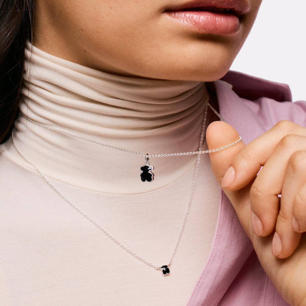 close neckline styling