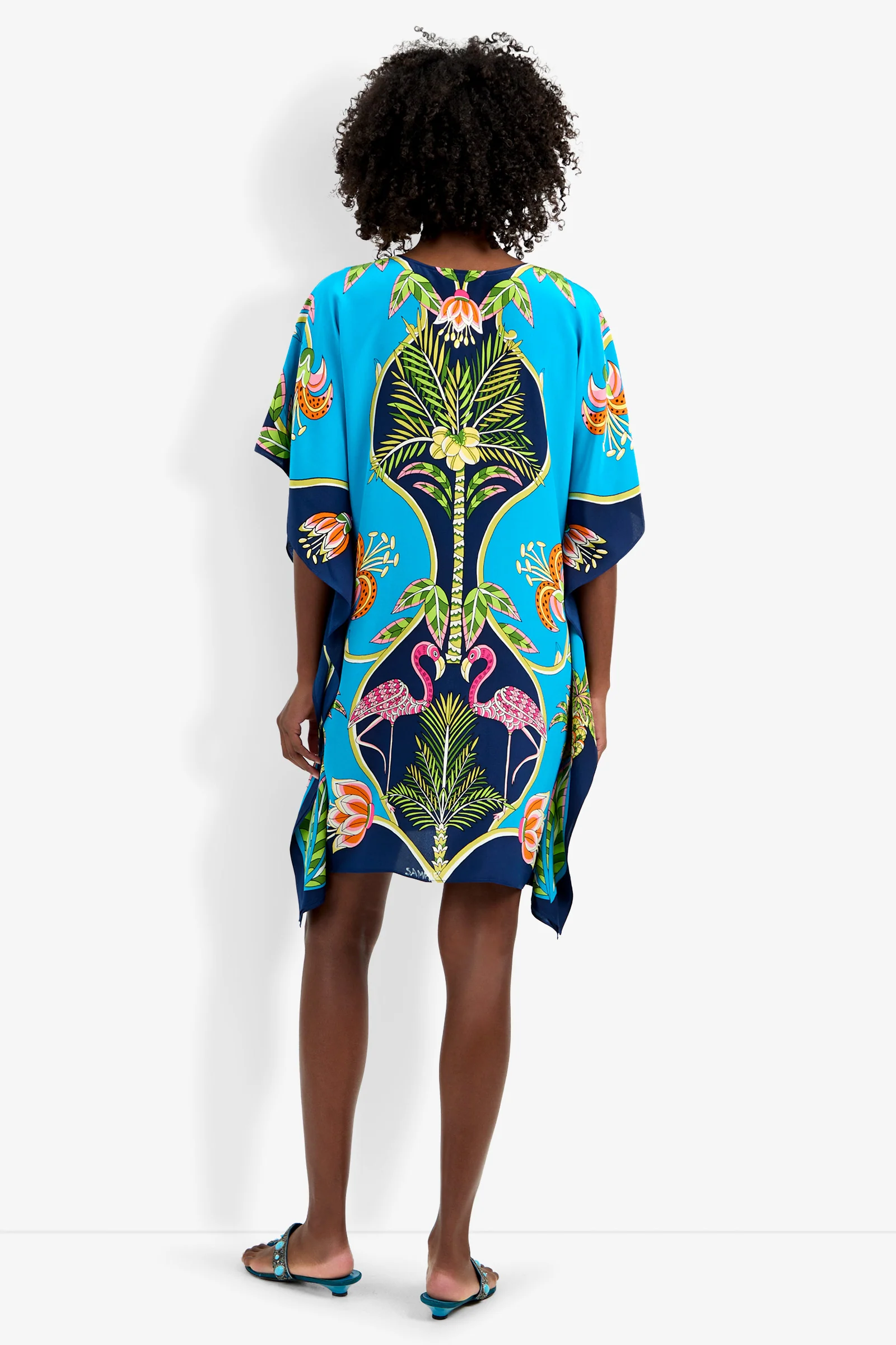 movement view of the caftan cut