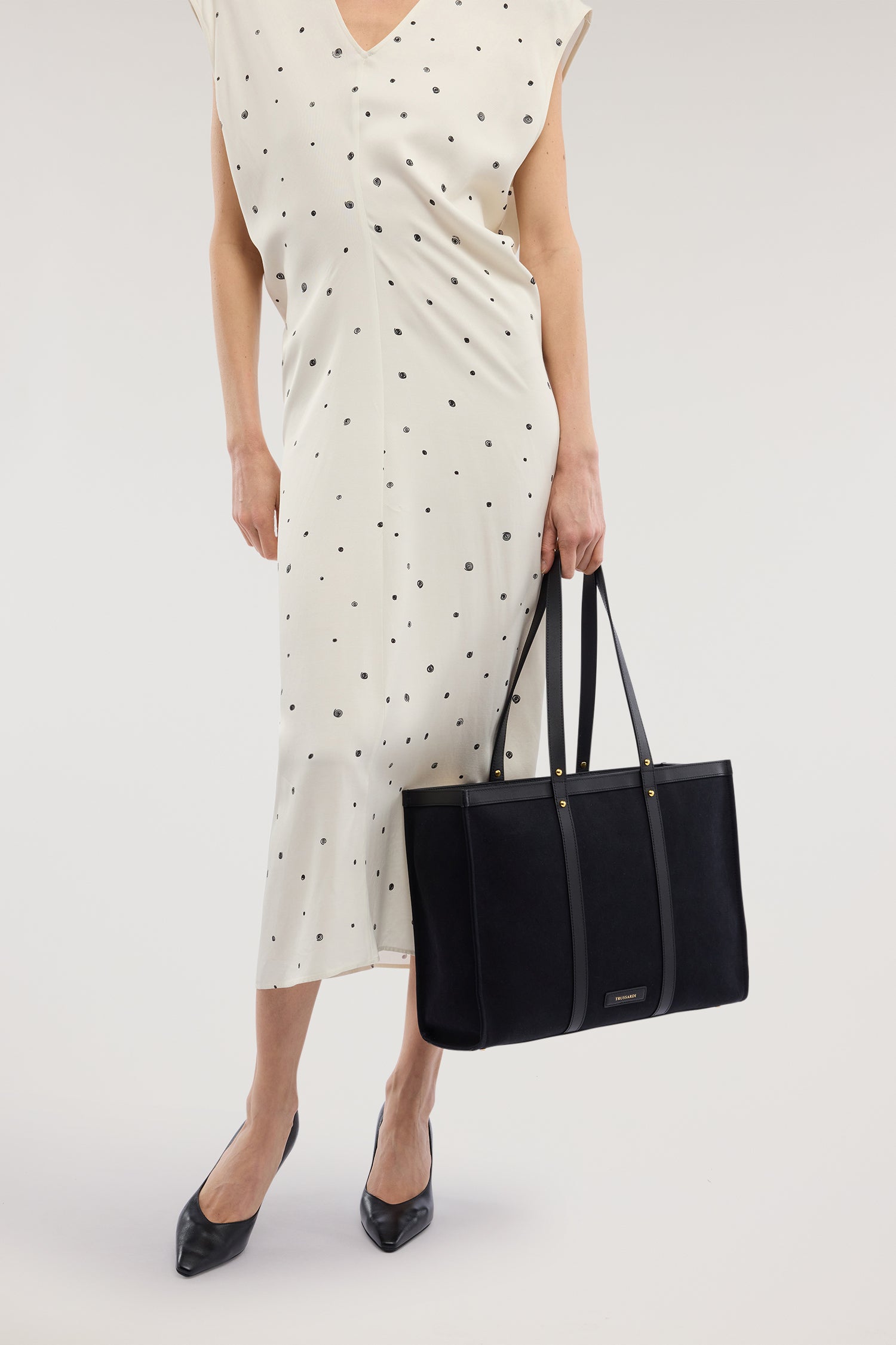Elba leather-trim detail