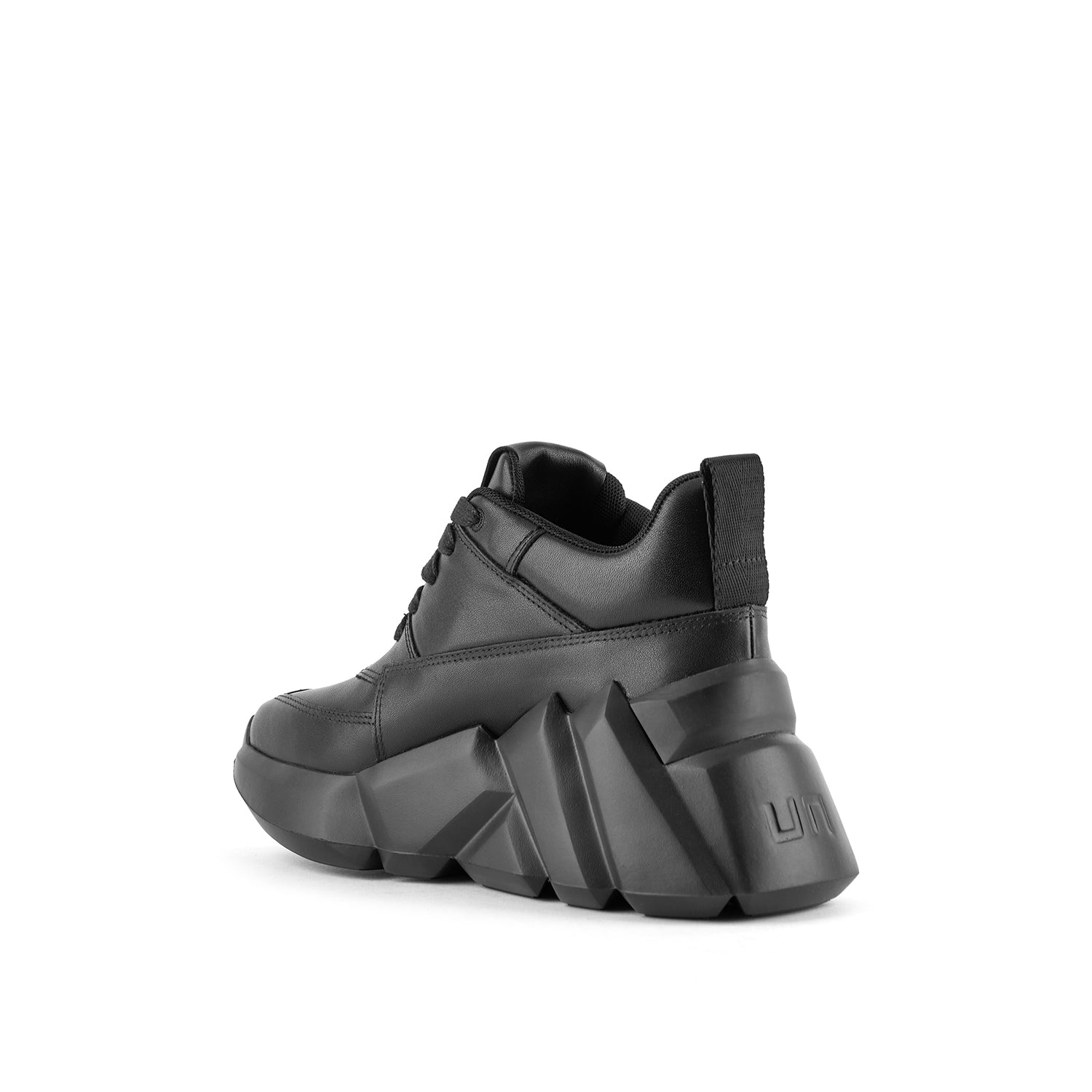 Max black iii angle in