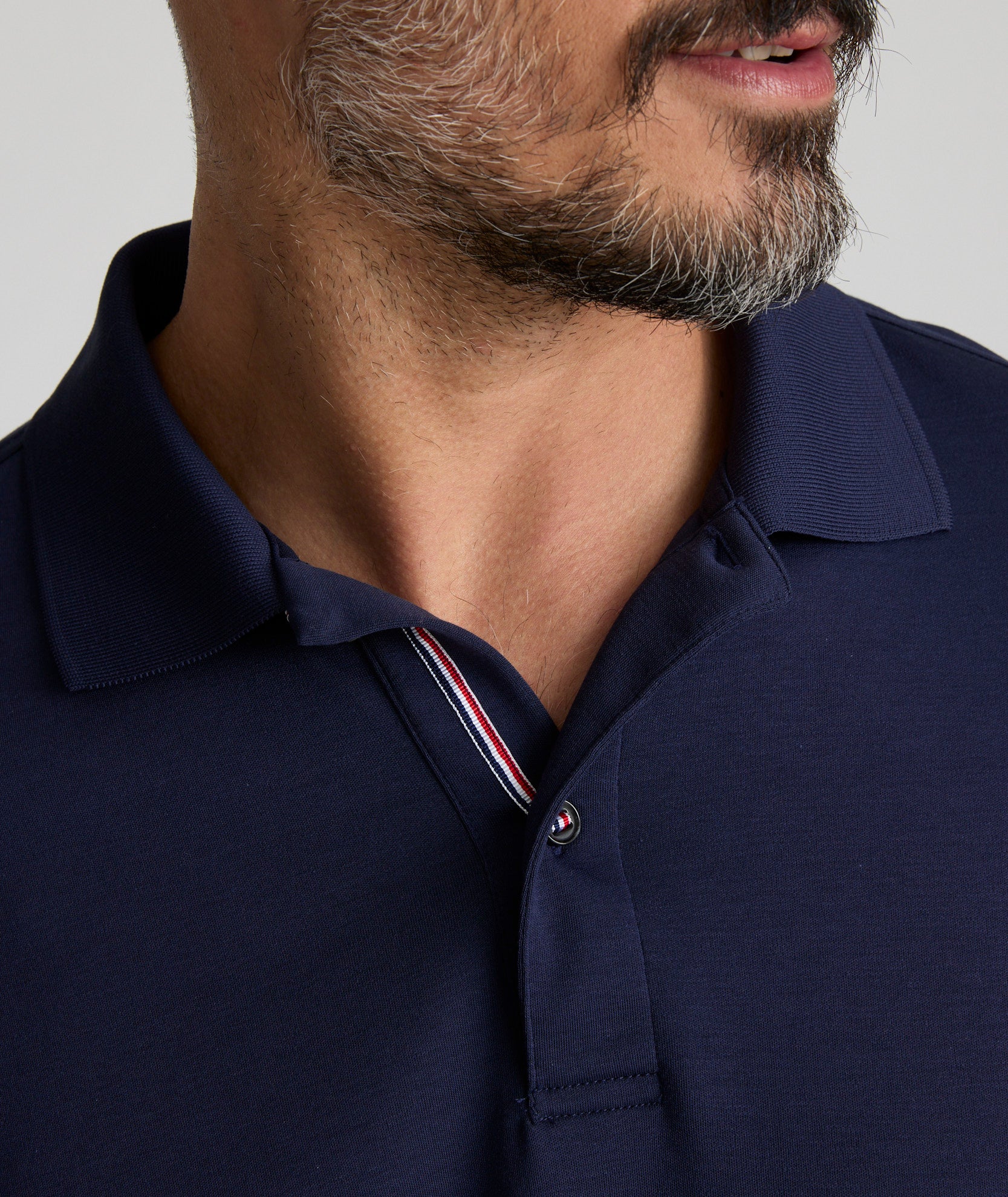 Short-sleeve collar and placket detail