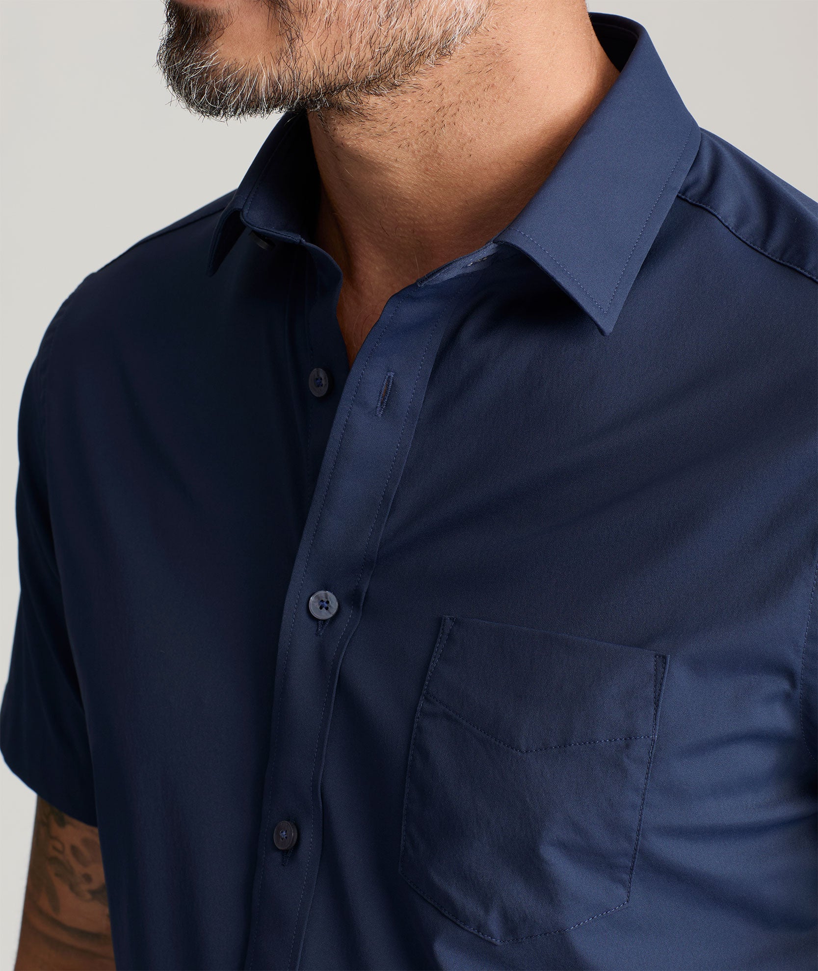 Spread-collar front view