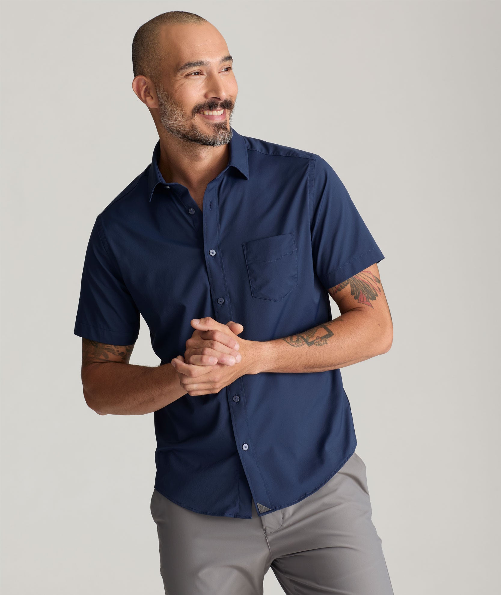 Back view of the short-sleeve cut