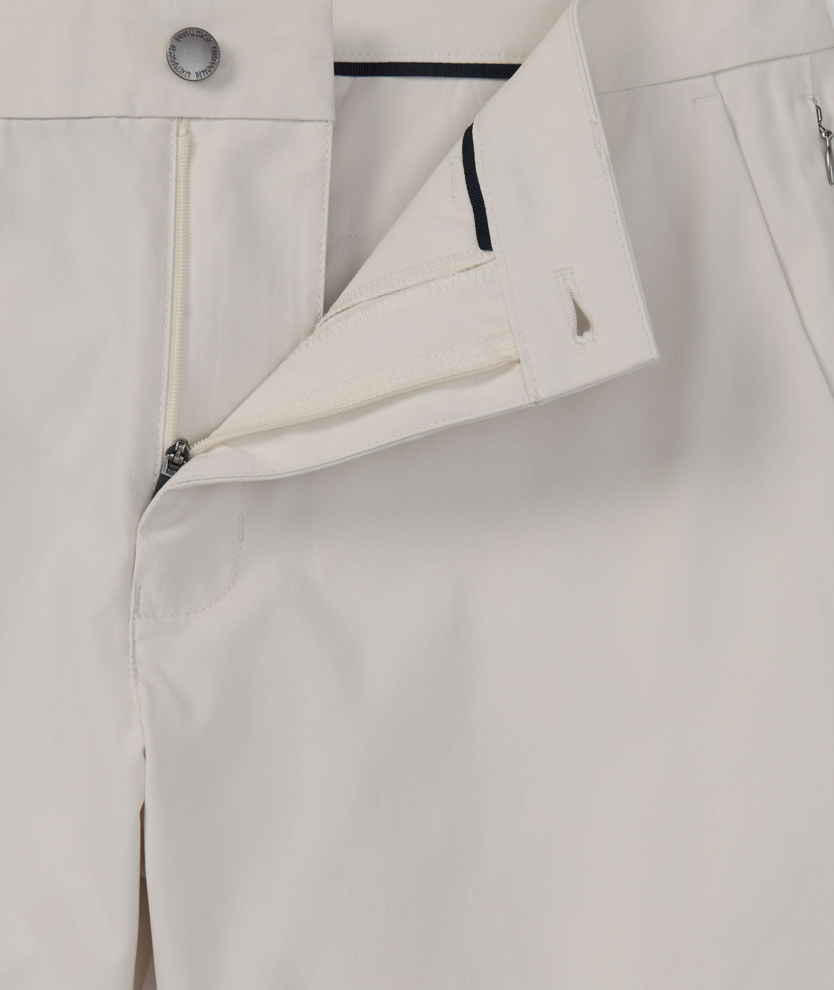 Deep-pocket and side profile detail