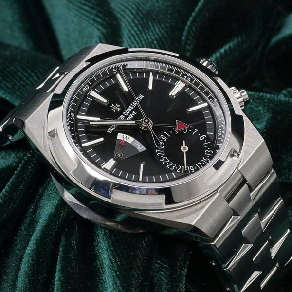 caseback or bracelet detail