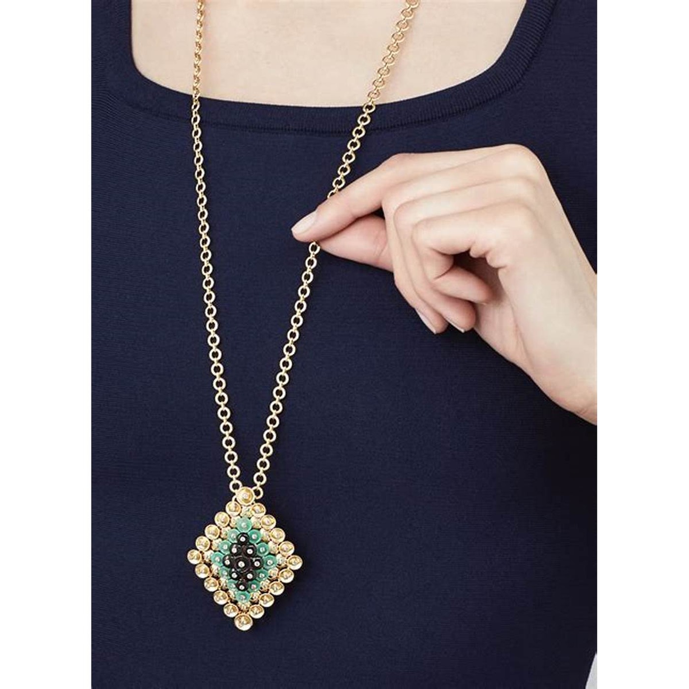 pendant worn long